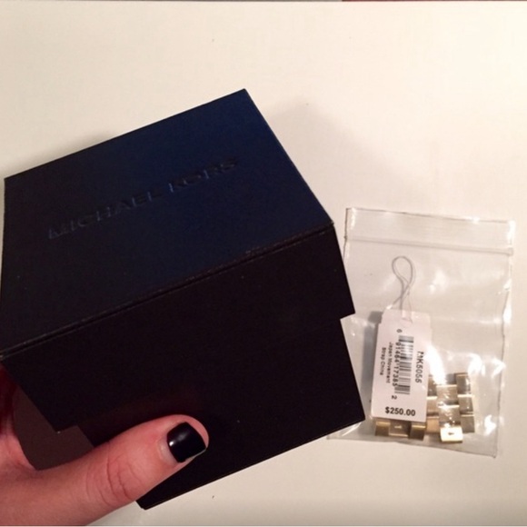 MK5055 Runway Watch in Gold - Picture 2 of 5